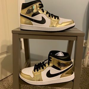 Air Jordan 1 Mid SE
